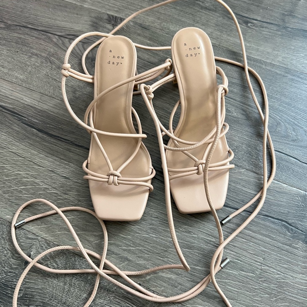 A new day strappy tie heel nude pump sz8